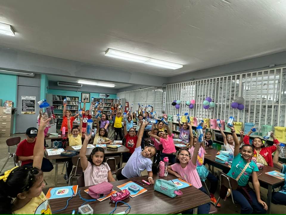 ¡Los estudiantes de la Escuela Especializada en Idiomas Rafael Pont Flores de Aibonito han completado el currículo educativo FORMA SALUD.