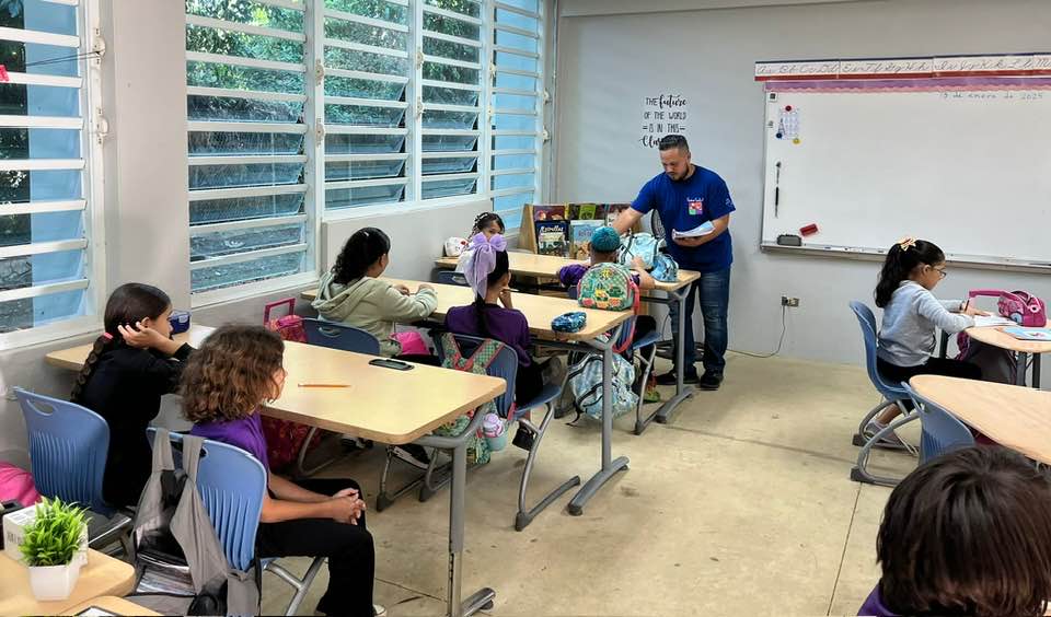 Se visitó la Escuela Luis Muñoz Rivera en Quebradillas y se comenzó el currículo educativo Forma + Más Salud.