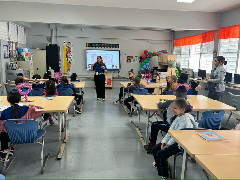 Los estudiantes de la Escuela José De Diego en Aguadilla...