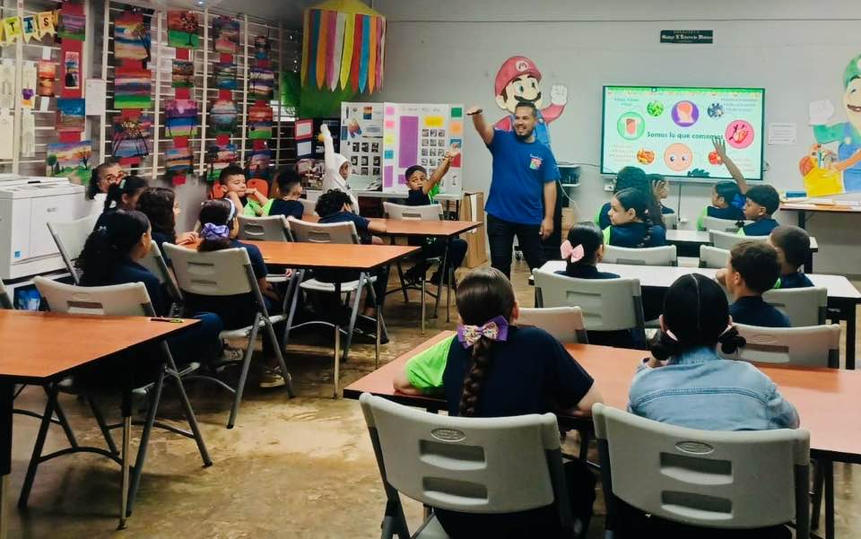 Los estudiantes de la Escuela José de Diego en Aguadilla...