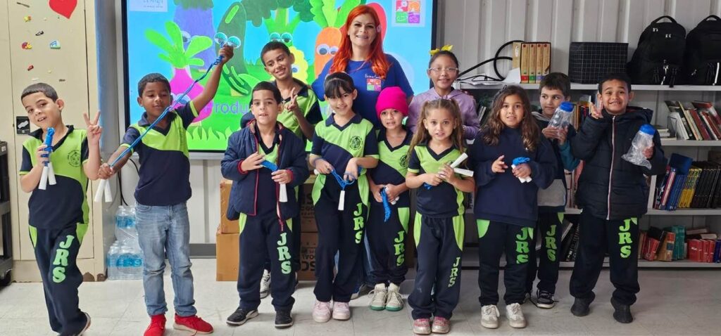 Los estudiantes de la Escuela José de Diego en Aguadilla...