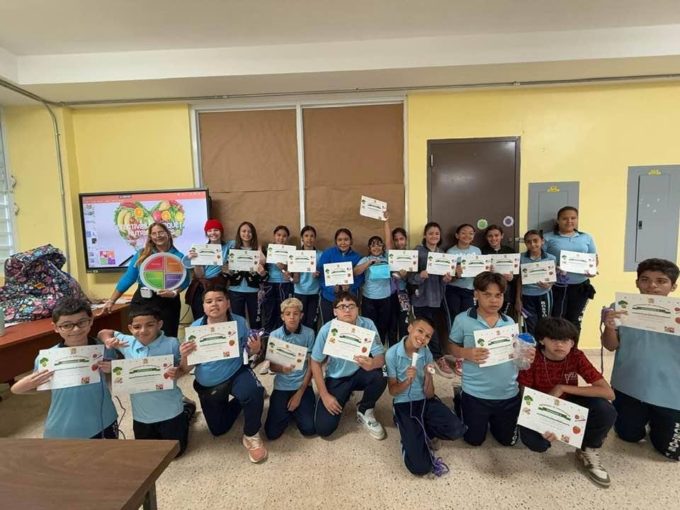 Los estudiantes de la Escuela José de Diego en Aguadilla...