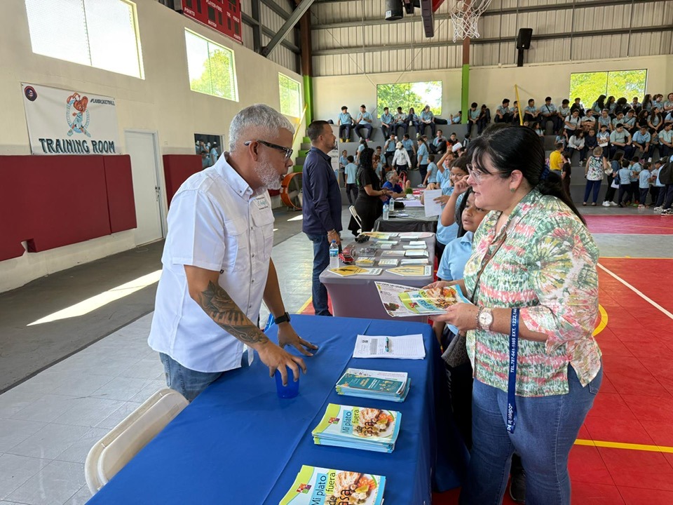 Durante la Feria de Salud en la Escuela Ramón E. Rodríguez en Hormigueros...